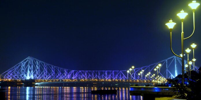 75 years of Howrah Bridge | The Ganges floats in Kolkata's historic bridge