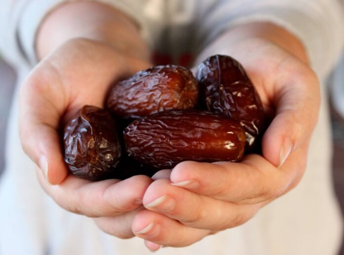 Benefits of eating dates in winter | Natural solution to stay healthy