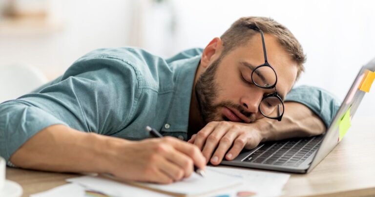 Constant Sleepiness and Fatigue: Is It Hypersomnia? Know the Causes, Symptoms, and Remedies