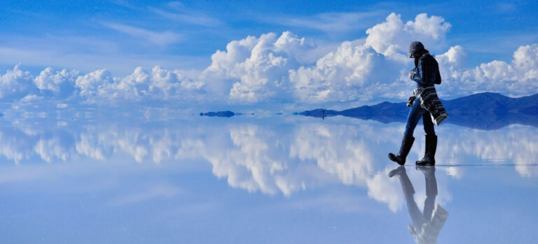 Salar de Uyuni: The World’s Largest Natural Mirror That Defies Reality
